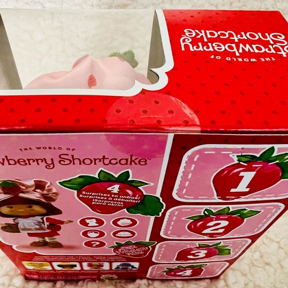 NIB Strawberry Shortcake Doll w/ 10 Pieces Included- Comes w/ 4 Surprises In Box - Picture 8 of 9